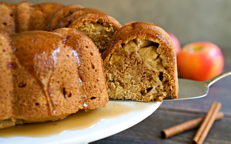 healthy apple bundt cake