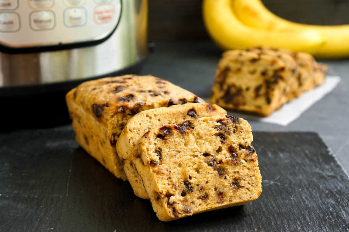 https://realfoodrealdeals.com/wp-content/uploads/2019/04/instant-pot-banana-bread-1200.jpg